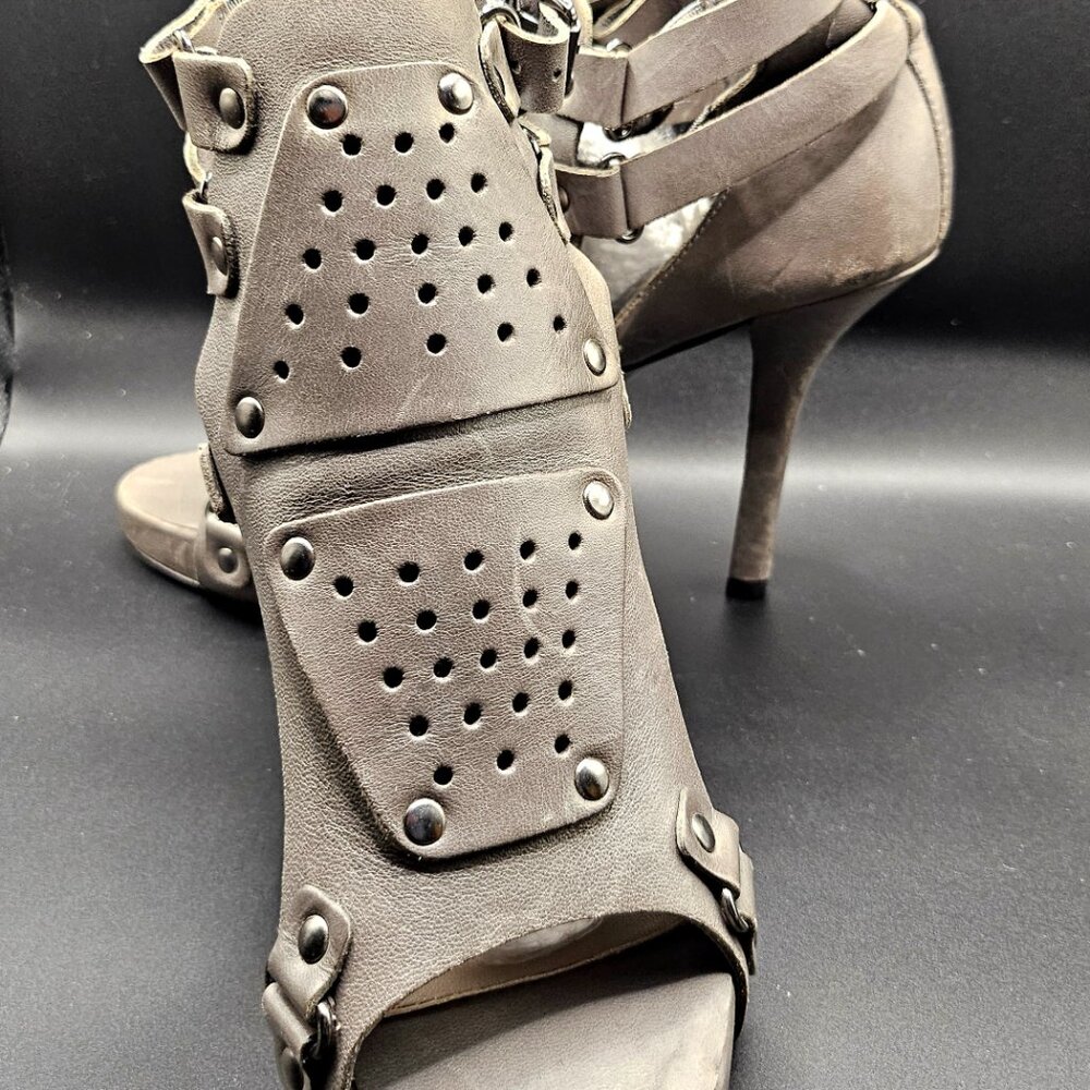 Pour la Victoire Leather Gladiator Sandals, Womens 8.5, Gray Color, Brand New - Picture 2 of 8